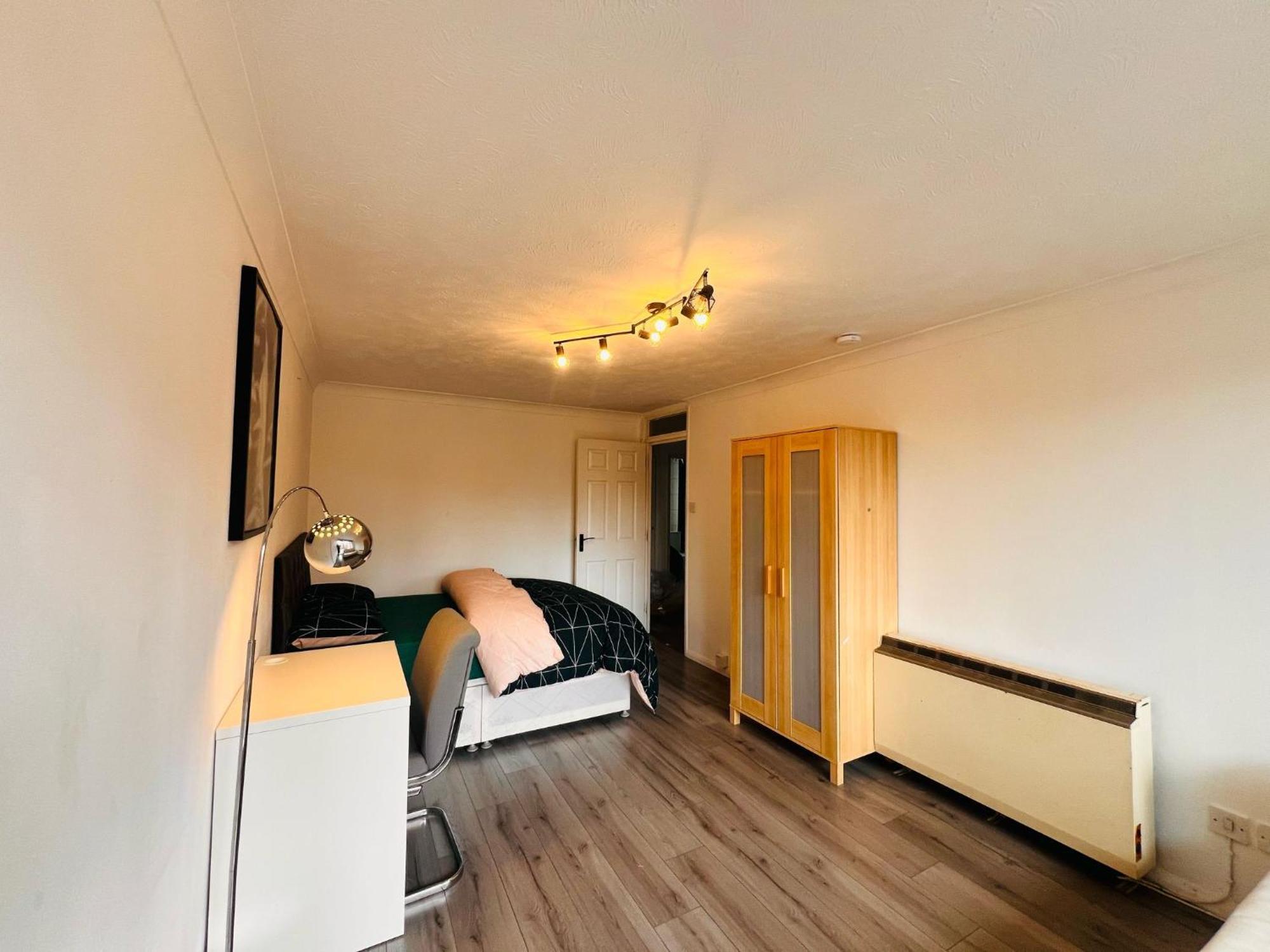 Charming 3-bedroom, Bow, Appartement *
