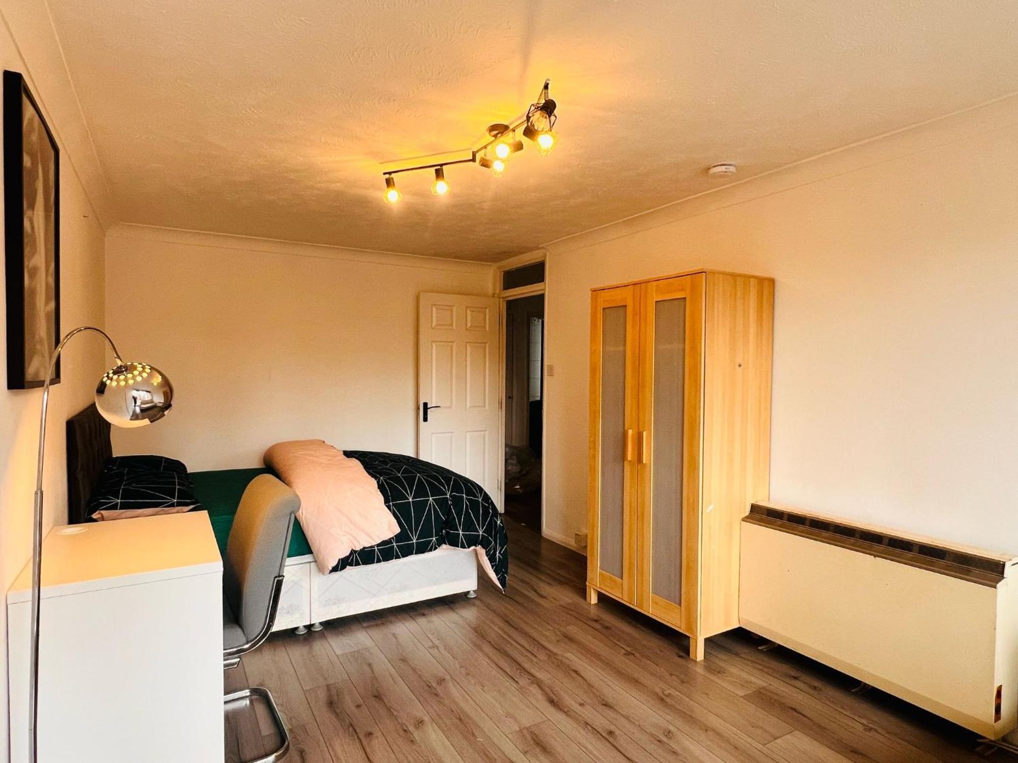 Charming 3-bedroom, Bow, Appartement *