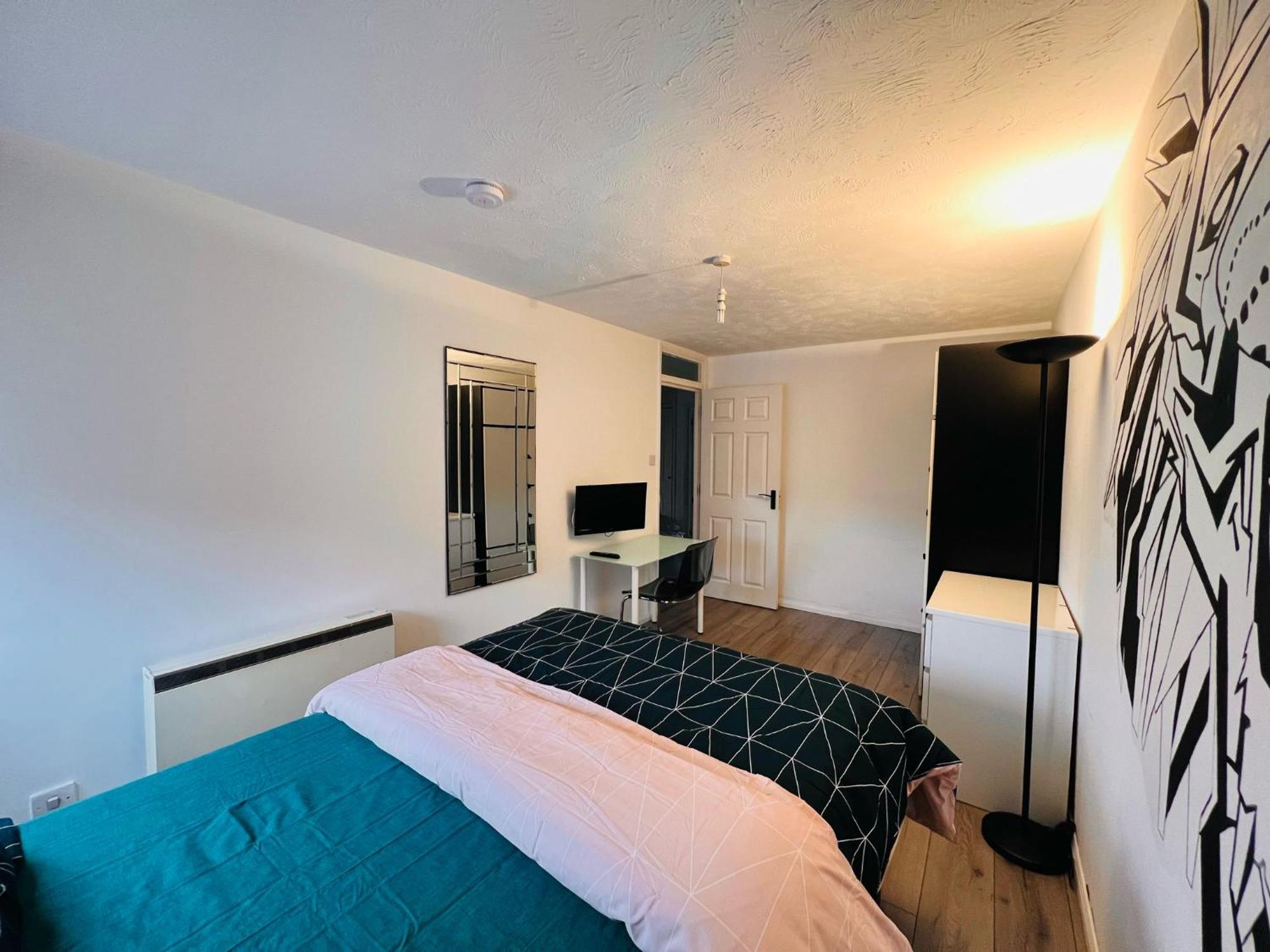 Charming 3-bedroom, Bow, Londres
