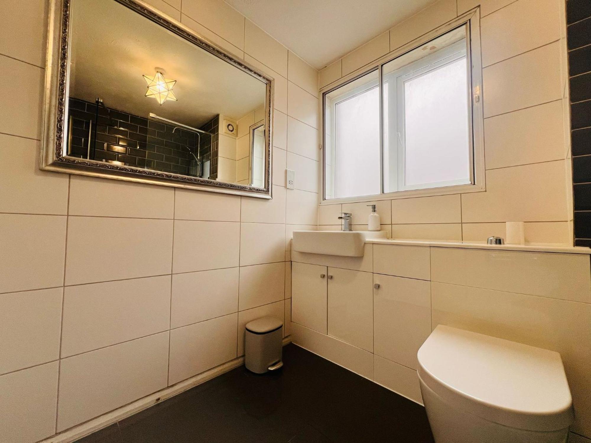 Appartement Charming 3-bedroom, Bow,