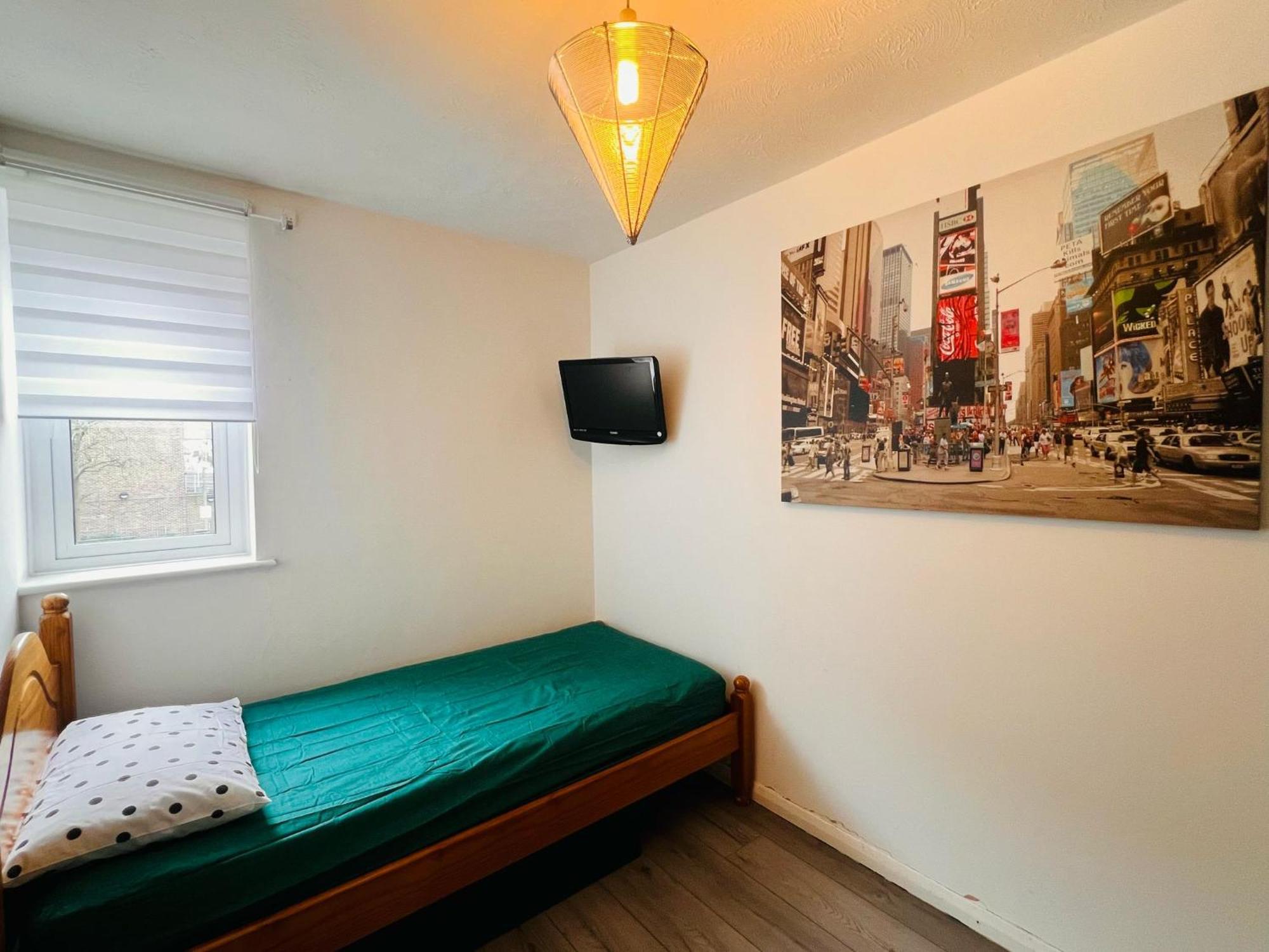 Charming 3-bedroom, Bow, Londres
